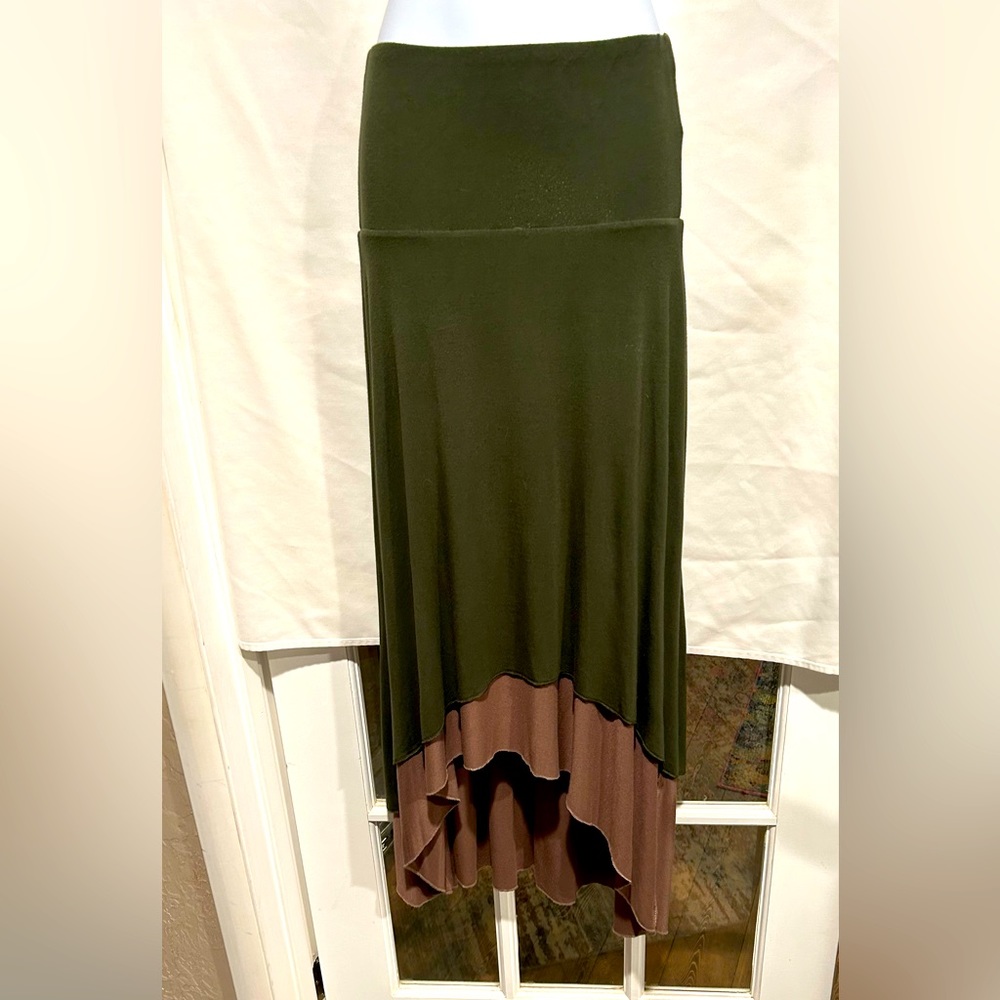 Reversible flowing skirt w/ elastic waist. Open size. Forest green and lite brn.
